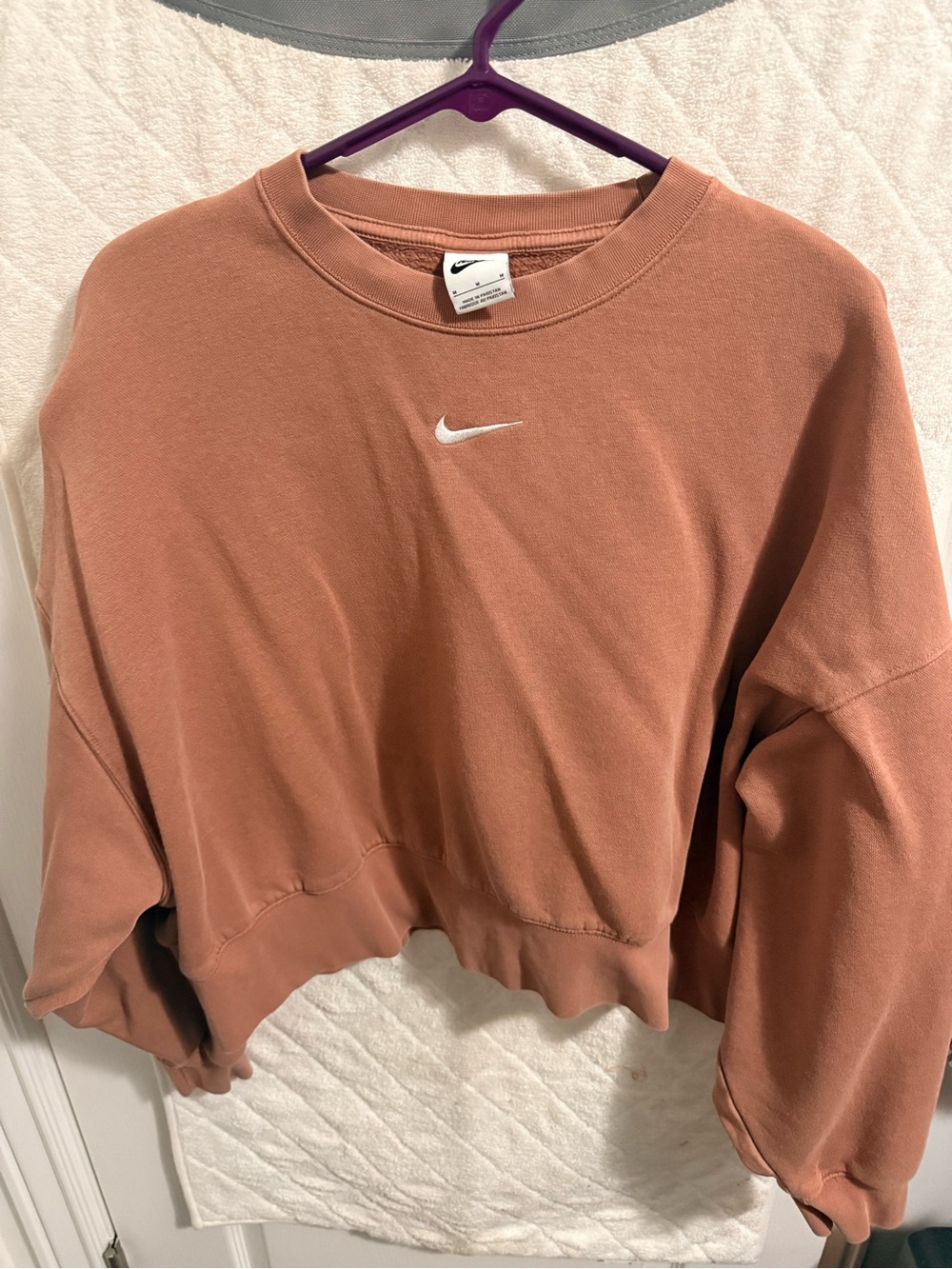 Nike Women's Cropped Sweatshirt in Dusty Rose/Pink